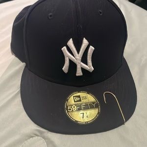 New York Yankees 1999 word series cap size 7 1/4